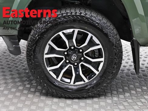 Used 2022 Toyota Tacoma TRD Sport AWD/4WD image 32
