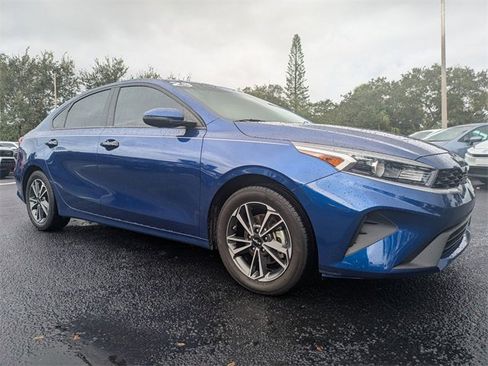 Used 2023 Kia Forte LXS w/ LXS Technology Package image 2