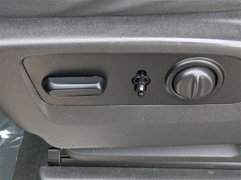 Used 2021 Chevrolet Silverado 1500 LT image 22