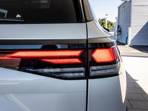 New 2026 Volkswagen Tiguan SE R-Line image 17