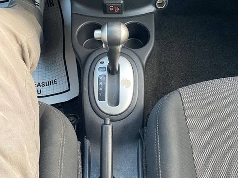 Used 2018 Nissan Versa SV FWD image 18