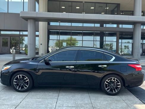 Used 2017 Nissan Altima 2.5 S FWD image 8