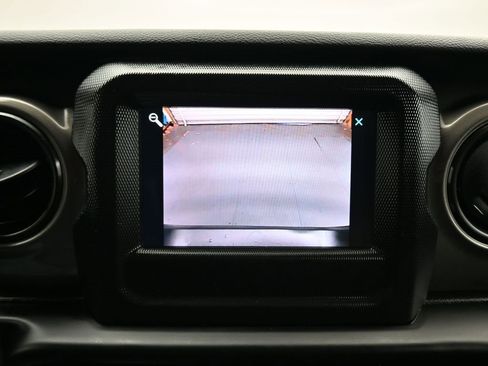 Used 2023 Jeep Gladiator Sport image 18