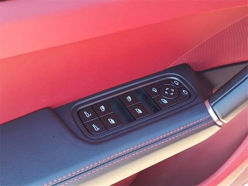 Used 2023 Porsche Cayenne Platinum Edition image 16