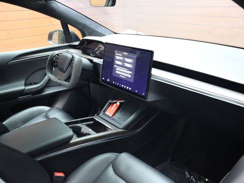 Used 2023 Tesla Model X image 32