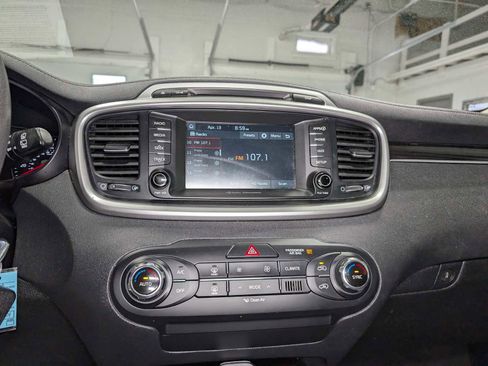 Used 2018 Kia Sorento LX AWD/4WD image 31