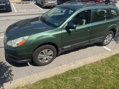 Used 2010 Subaru Outback 2.5i AWD/4WD image 2