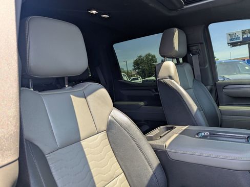 Used 2022 Chevrolet Silverado 1500 ZR2 w/ Technology Package image 28