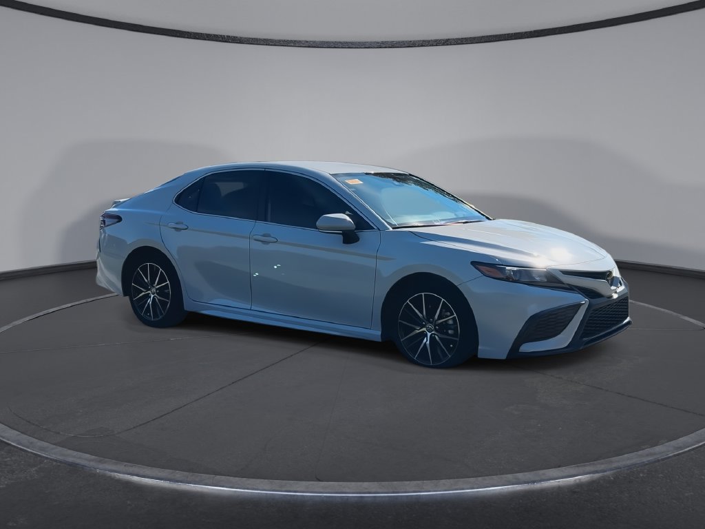 Used 2024 Toyota Camry SE FWD image 2