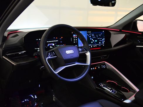 Certified 2025 Audi Q5 Premium Plus image 3