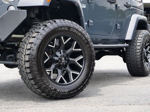 Used 2017 Jeep Wrangler Unlimited Sahara w/ Quick Order Package 23E Chief AWD/4WD image 50