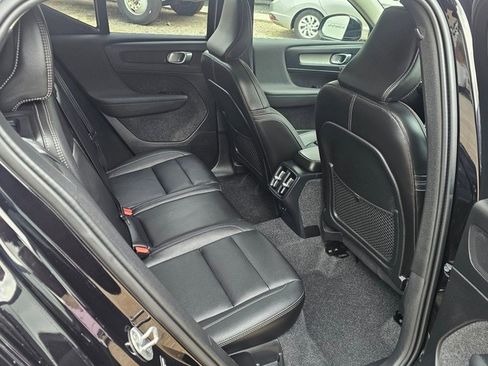 Certified 2025 Volvo XC40 B5 Plus image 9