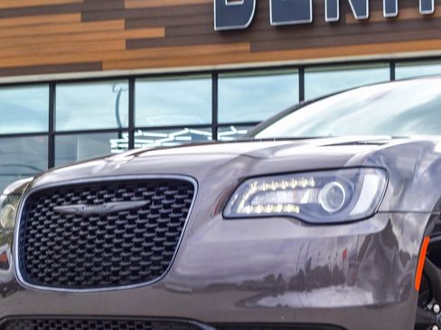 Used 2022 Chrysler 300 Touring w/ Sport Appearance Package image 2