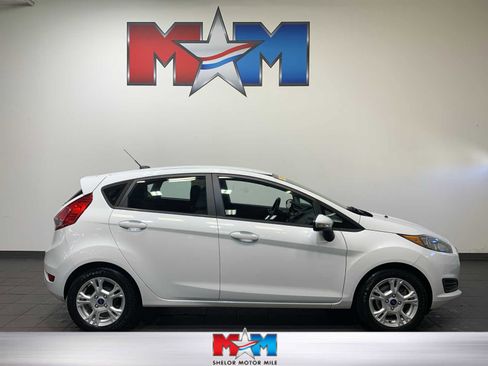 Used 2014 Ford Fiesta SE image 1