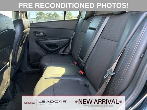 Used 2019 Chevrolet Trax LT w/ LT Convenience Package AWD/4WD image 17