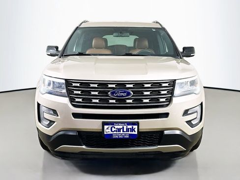 Used 2017 Ford Explorer XLT image 2