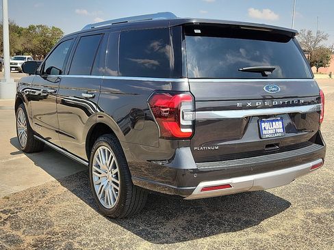 Used 2023 Ford Expedition Platinum AWD/4WD image 2
