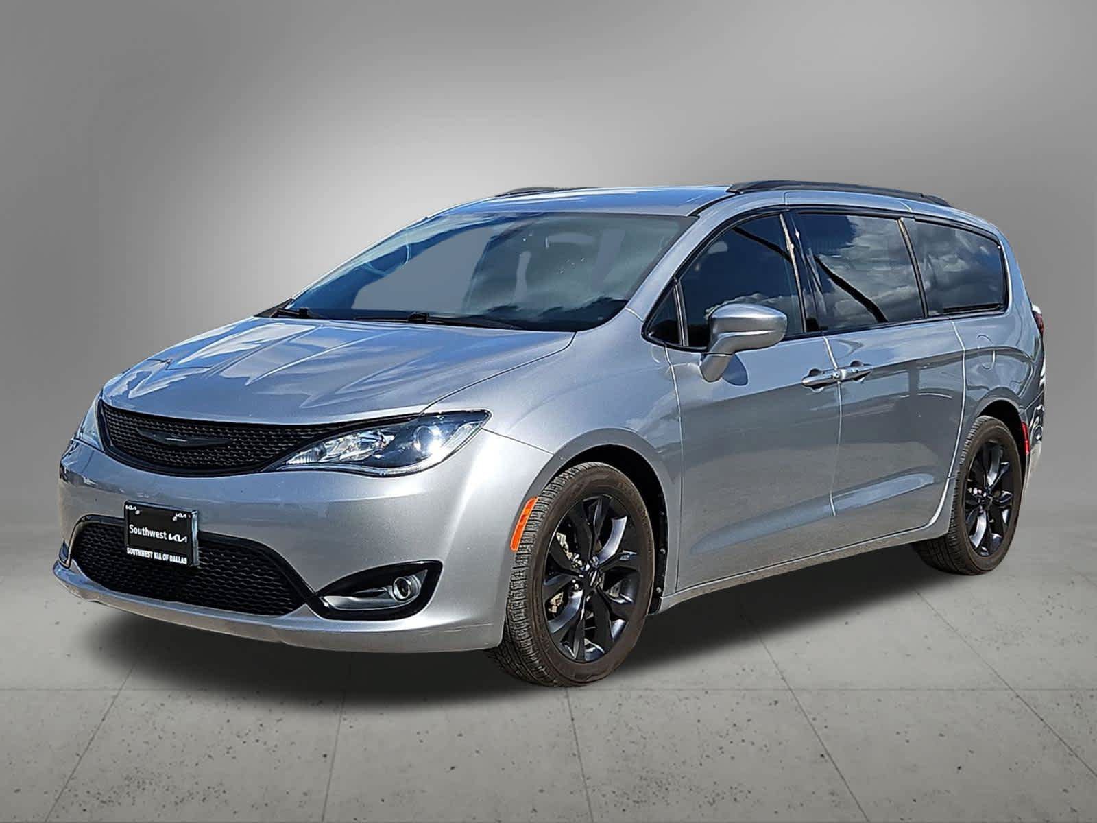 Used 2018 Chrysler Pacifica Touring Plus w/ S Appearance Package FWD image 6