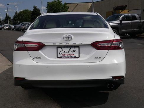 Used 2018 Toyota Camry XLE FWD image 4
