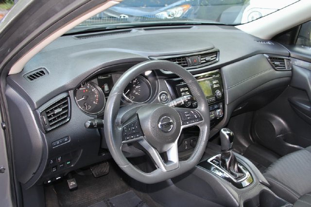 Used 2017 Nissan Rogue SV AWD/4WD image 20