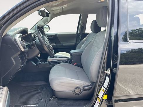Used 2017 Toyota Tacoma SR5 w/ Tow Package AWD/4WD image 9