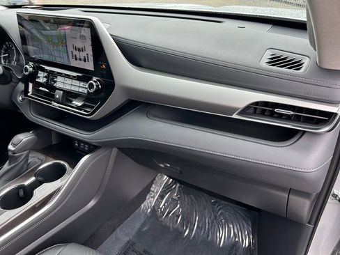 Used 2022 Toyota Highlander Platinum image 26