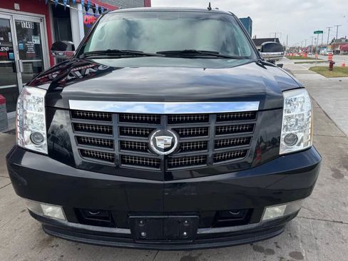 Used 2011 Cadillac Escalade ESV AWD image 3