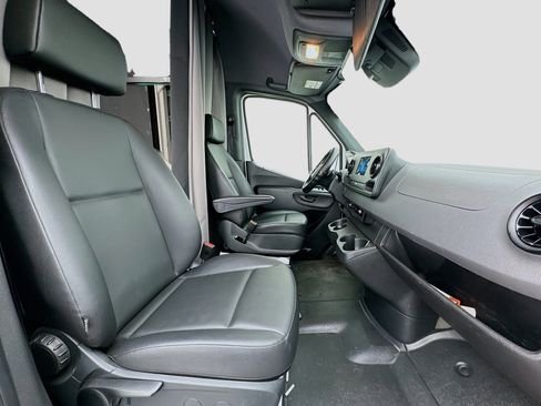 Used 2021 Mercedes-Benz Sprinter 3500 image 21
