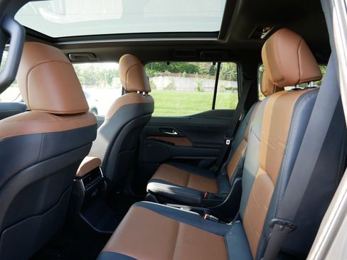 Used 2024 Lexus GX 550 w/ Cold Area Package AWD/4WD image 11