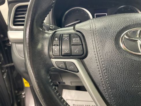 Used 2019 Toyota Highlander SE image 19