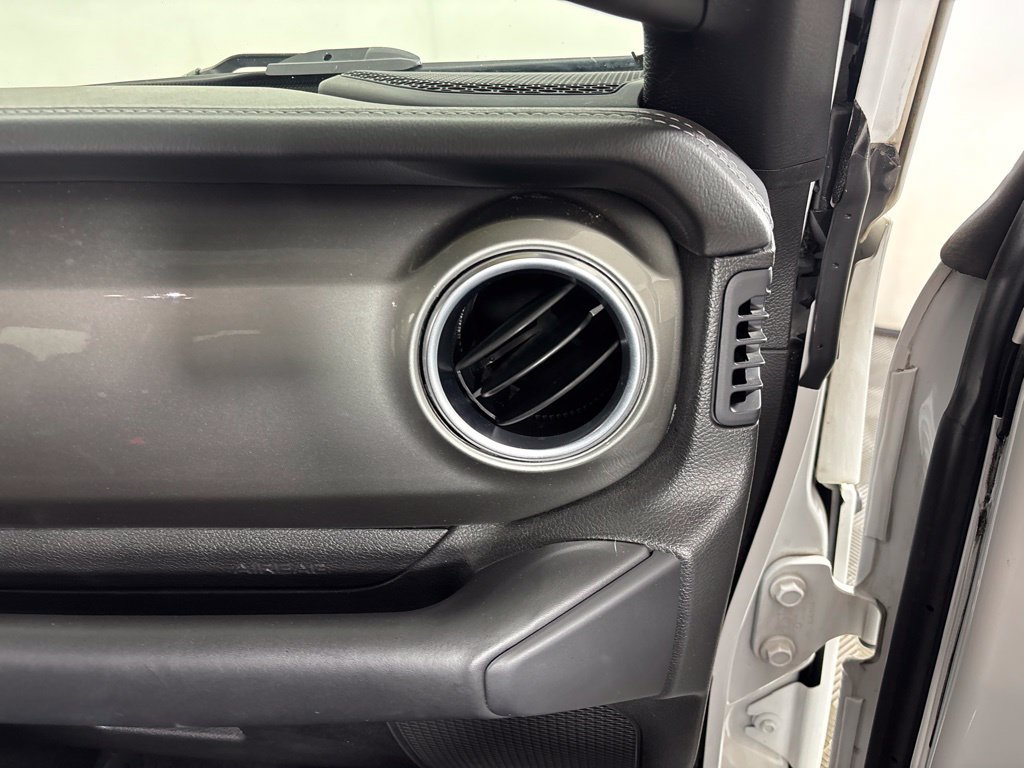 Used 2019 Jeep Wrangler Unlimited Sahara AWD/4WD image 19