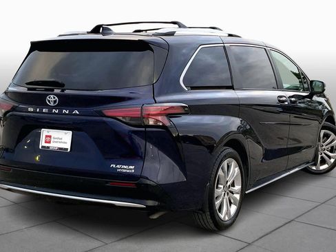 Used 2022 Toyota Sienna Platinum image 12