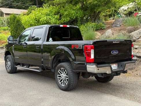 Used 2017 Ford F250 Lariat w/ Lariat Value Package AWD/4WD image 3