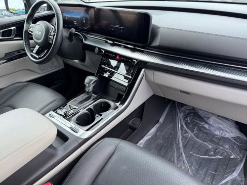 Used 2023 Kia Carnival SX Prestige FWD image 18