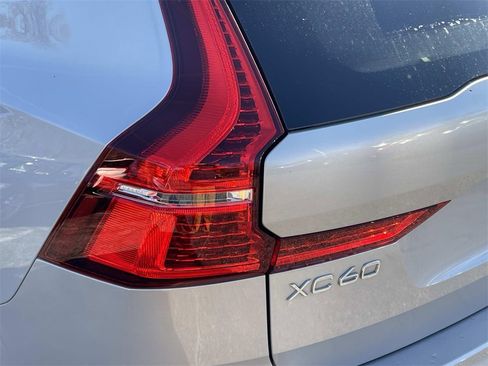 Used 2023 Volvo XC60 B5 Ultimate image 10