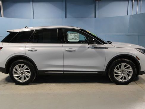 Used 2025 Lincoln Corsair AWD image 36