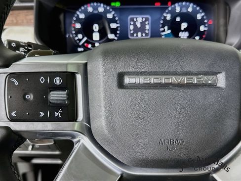 Used 2024 Land Rover Discovery S AWD/4WD image 13