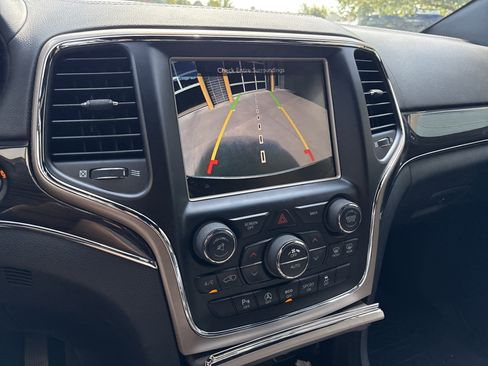 Used 2017 Jeep Grand Cherokee Overland image 25