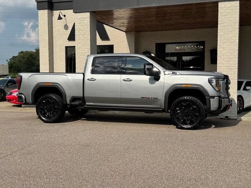 Used 2025 GMC Sierra 2500 AT4 w/ AT4 Premium Plus Package AWD/4WD image 17