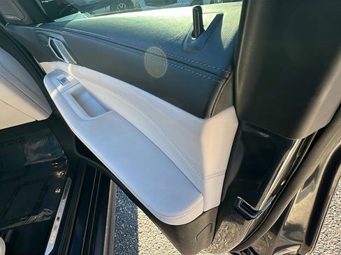 Used 2022 BMW X7 M50i image 17