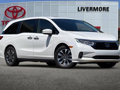 Used 2024 Honda Odyssey EX-L image 2