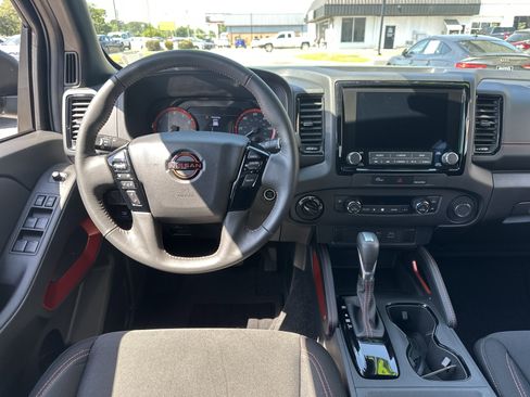 Used 2024 Nissan Frontier PRO-4X w/ Off-Road Protection Package image 15