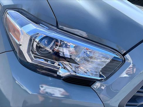 Used 2023 Toyota Tacoma TRD Sport w/ Advanced Technology Package image 27