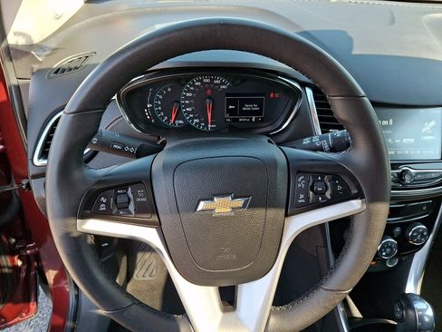 Used 2017 Chevrolet Trax Premier w/ Driver Confidence II Package AWD/4WD image 19