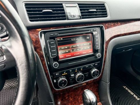 Used 2013 Volkswagen Passat 3.6 SEL Premium image 17