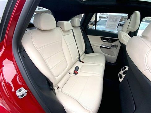 Used 2025 Mercedes-Benz GLC 300 4MATIC image 16