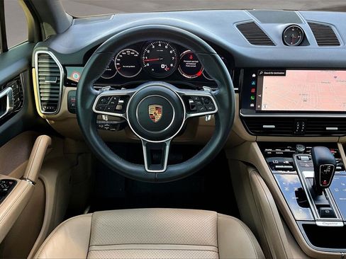 Used 2023 Porsche Cayenne Platinum Edition image 5