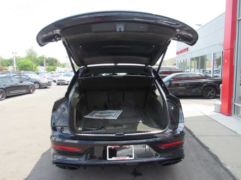 Used 2022 Bentley Bentayga AWD/4WD image 25