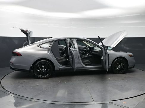 Certified 2025 Honda Accord SE image 32