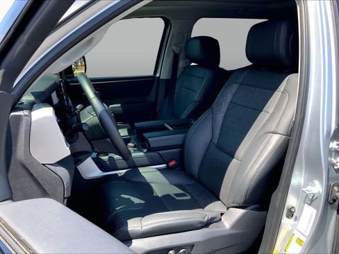 Used 2024 Toyota Tundra Limited AWD/4WD image 7